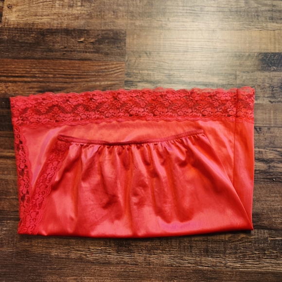 💋Vintage 70s Sexy Red Nylon/Lace Slip🌹 - Picture 3 of 5